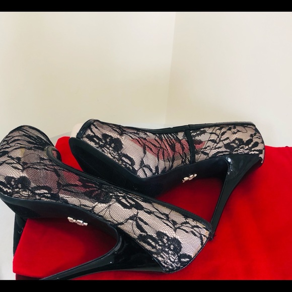 JLO Black Fishnet Platform/Pumps with peep toes - Picture 4 of 5